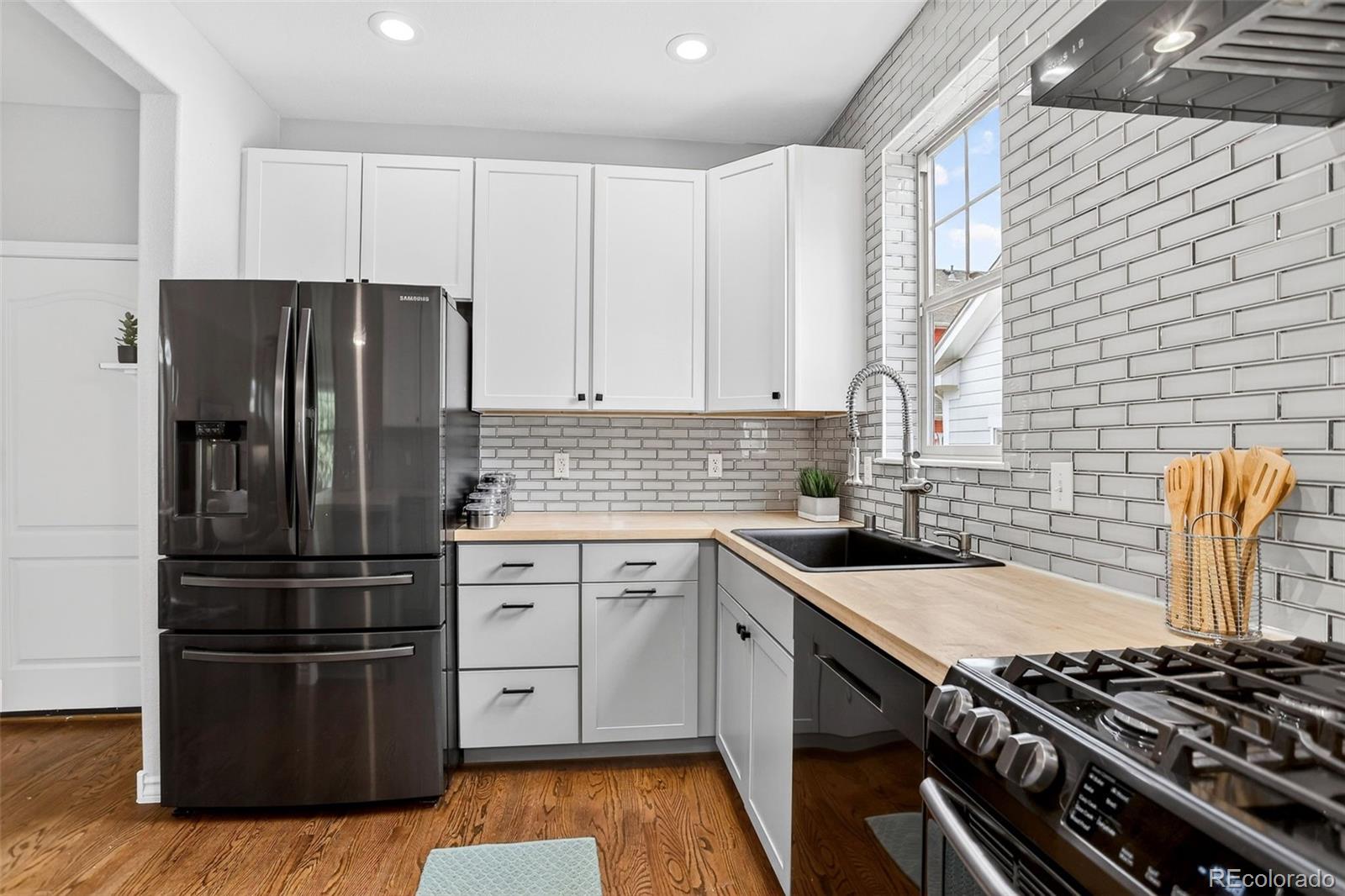 MLS Image #11 for 10580 e 28th place,denver, Colorado