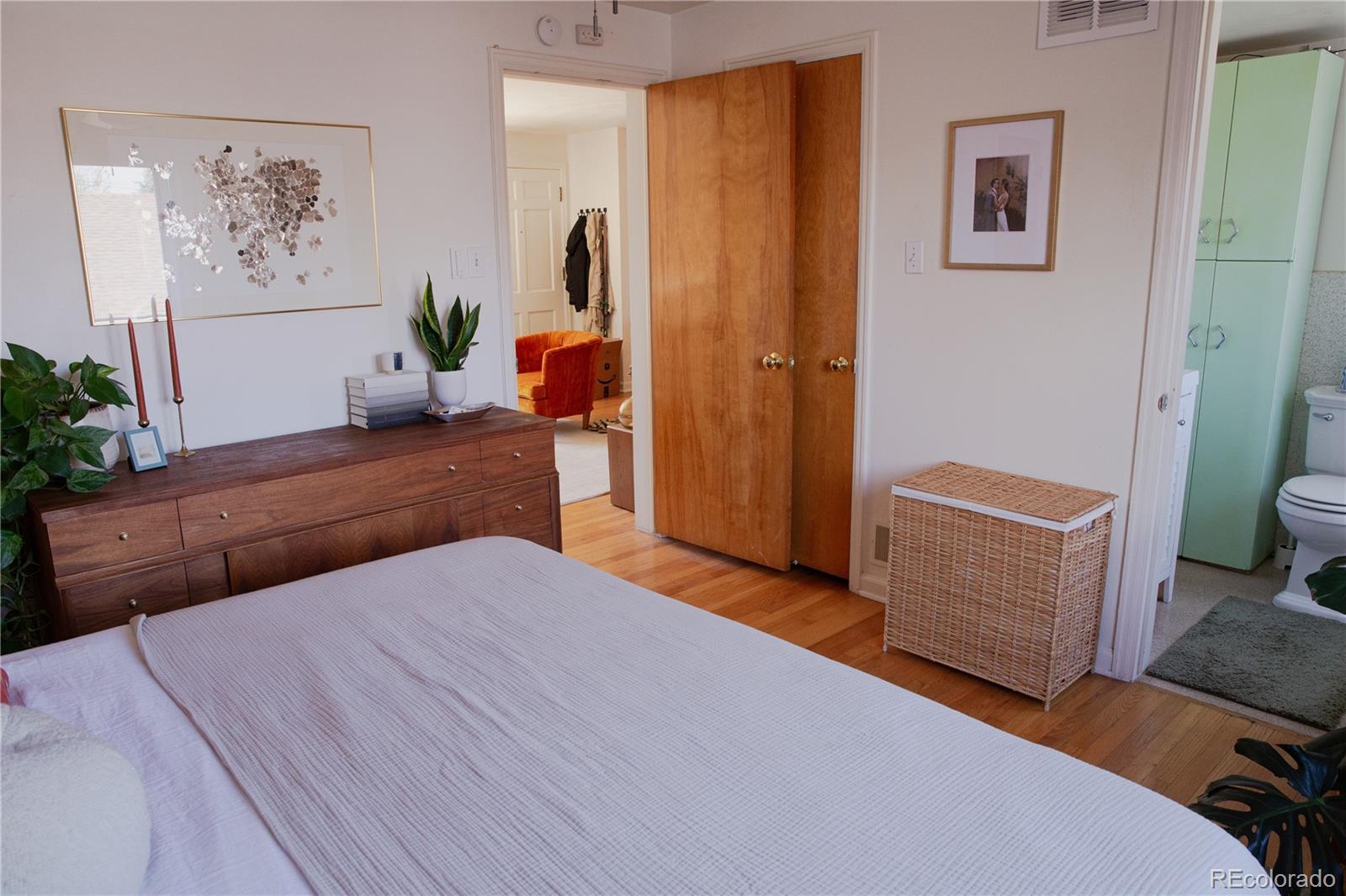 MLS Image #14 for 2047 s milwaukee street 3,denver, Colorado