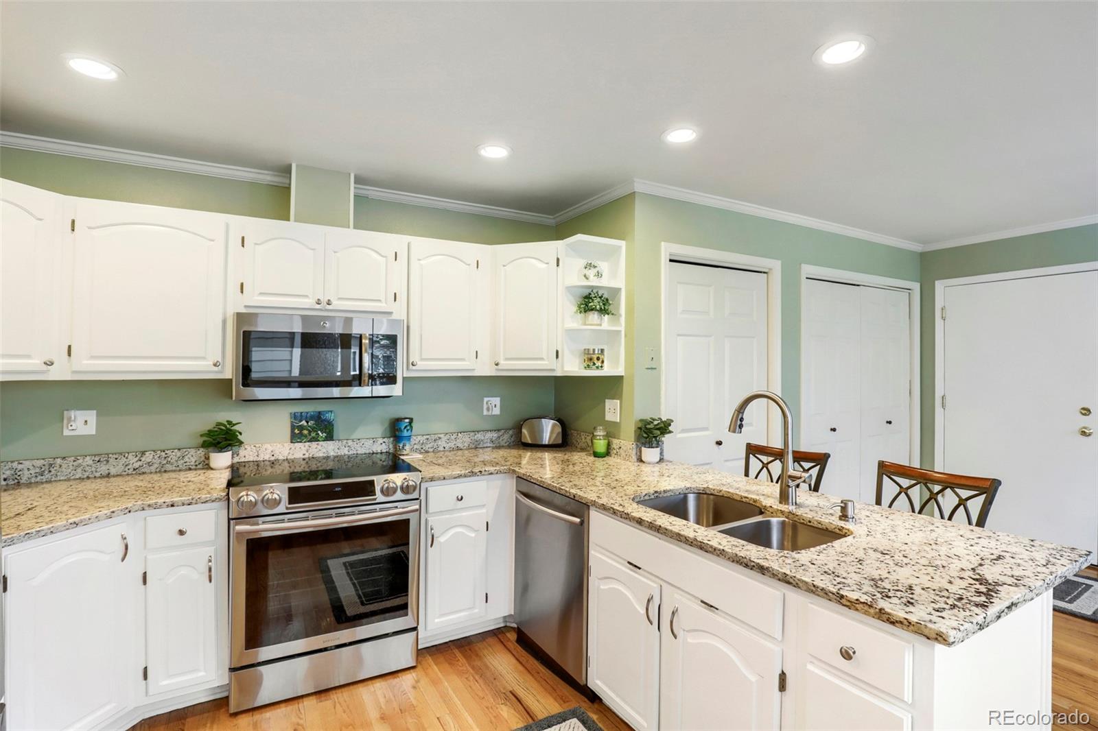 MLS Image #6 for 10000 e yale avenue,denver, Colorado