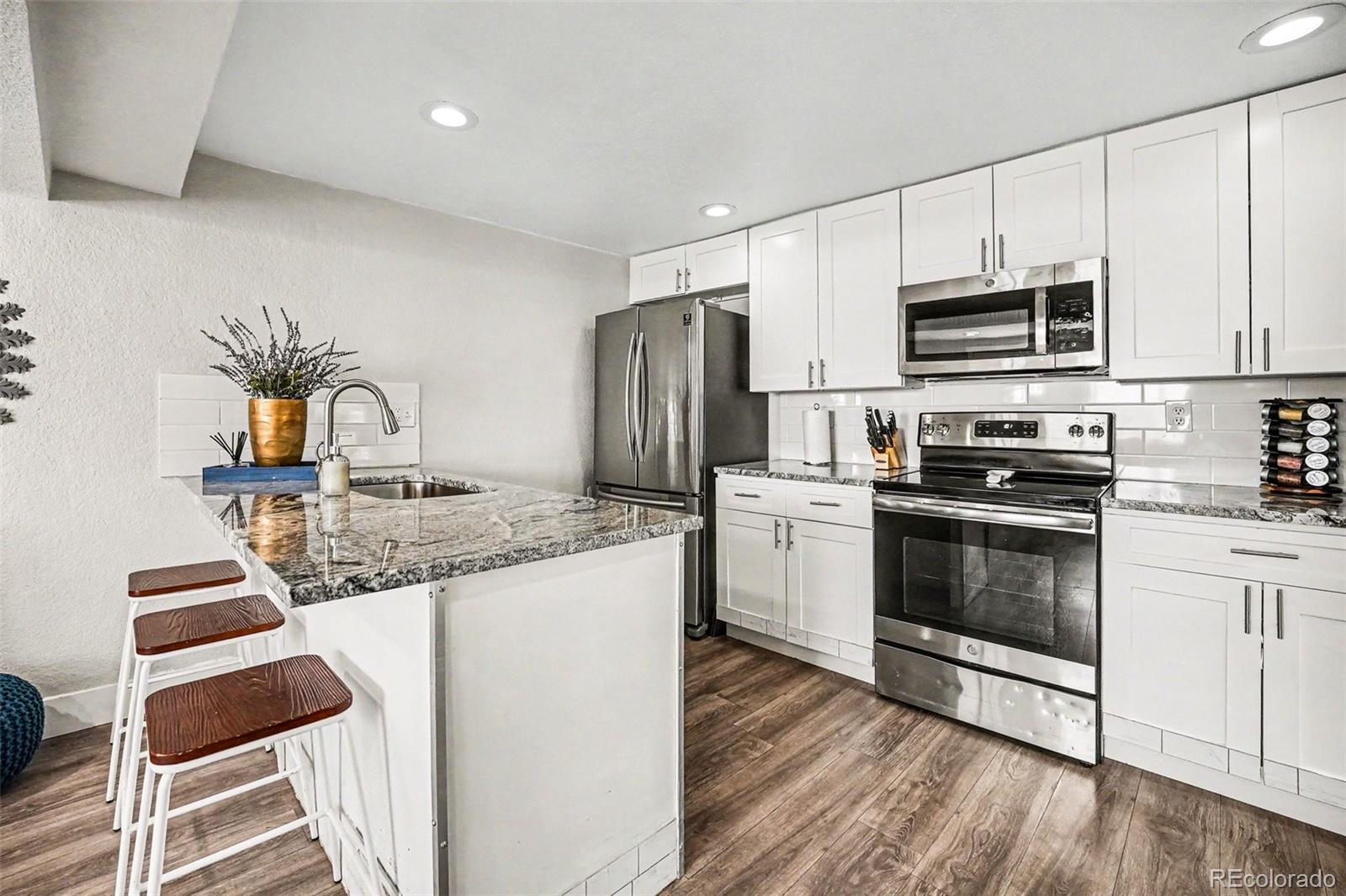 MLS Image #9 for 624  stuart street,denver, Colorado