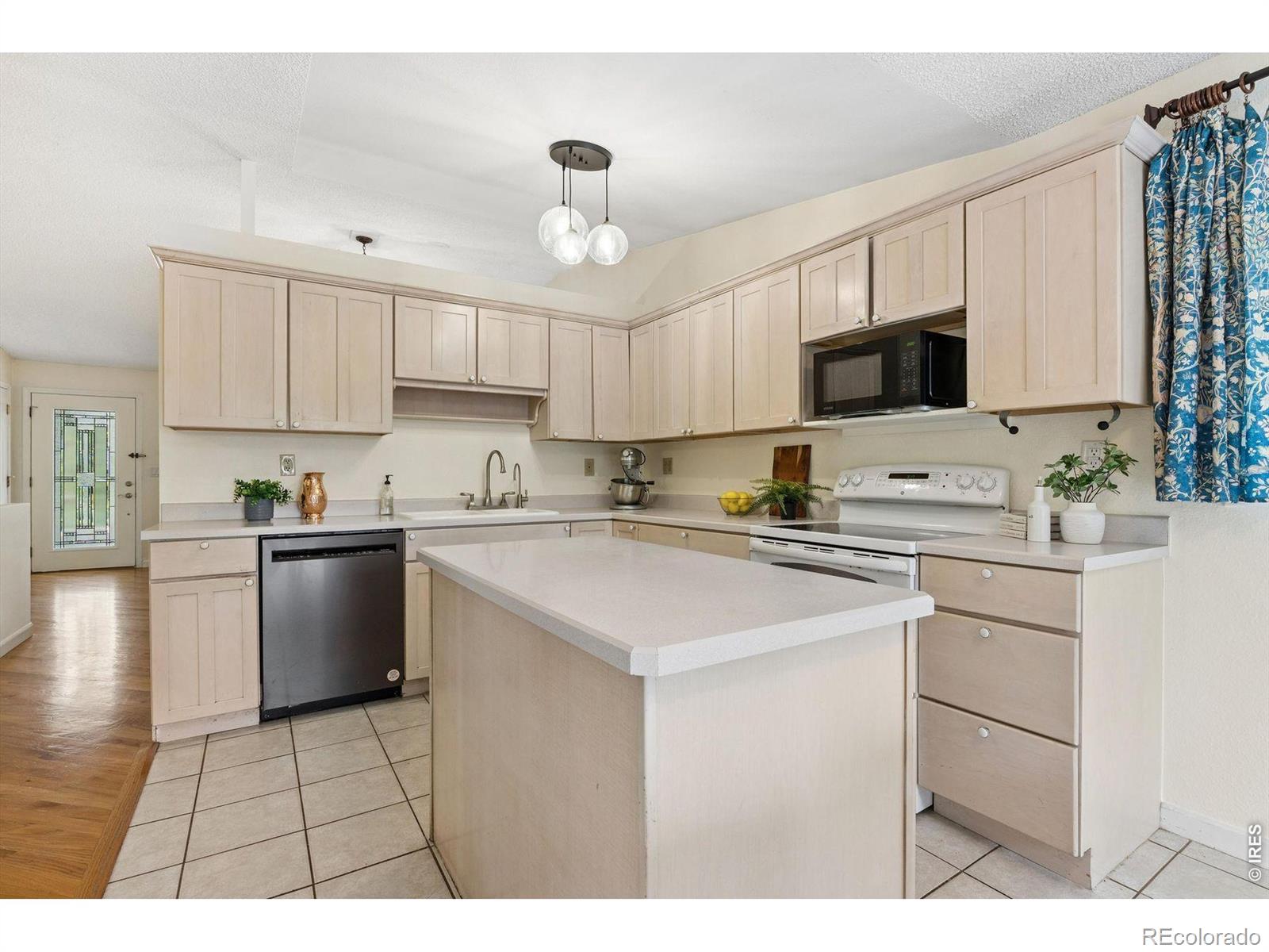 MLS Image #14 for 352 s jefferson avenue,louisville, Colorado