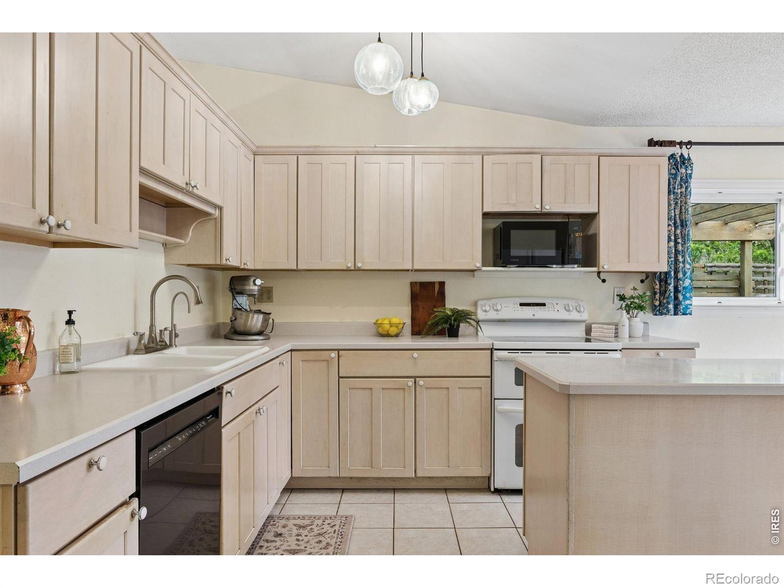 MLS Image #15 for 352 s jefferson avenue,louisville, Colorado