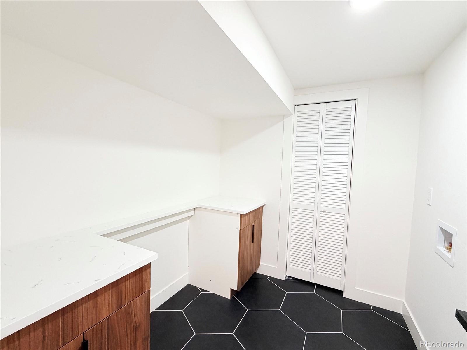 MLS Image #15 for 2448 s holland court,denver, Colorado
