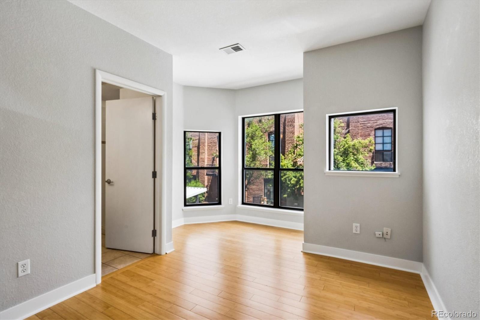 MLS Image #11 for 3195  blake street,denver, Colorado