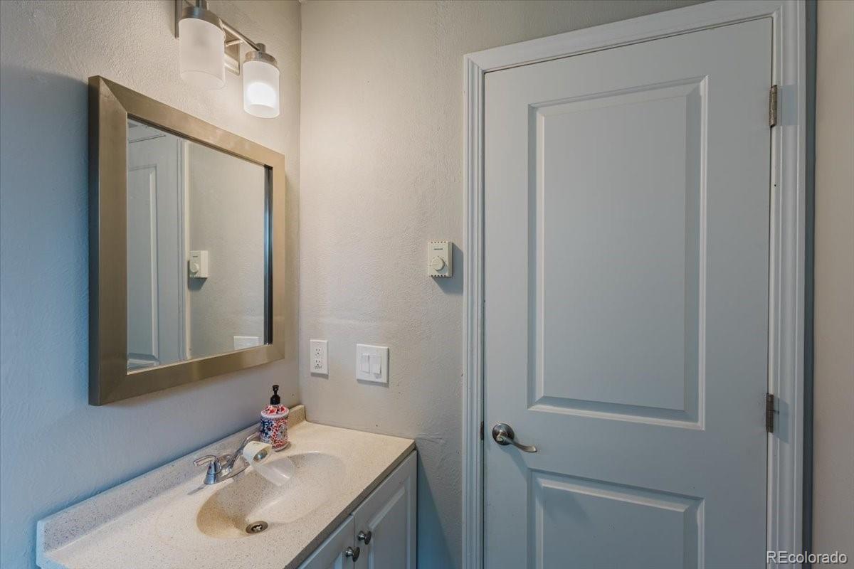 MLS Image #11 for 923 s ouray street,aurora, Colorado