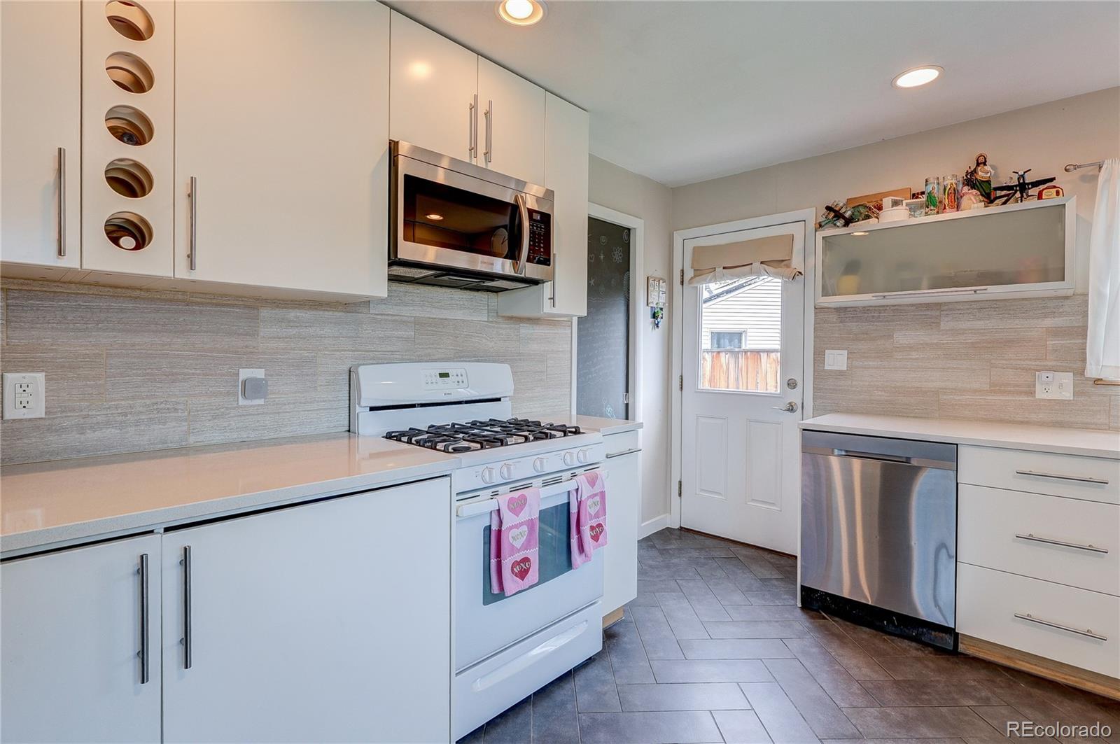 MLS Image #5 for 705  newark street,aurora, Colorado