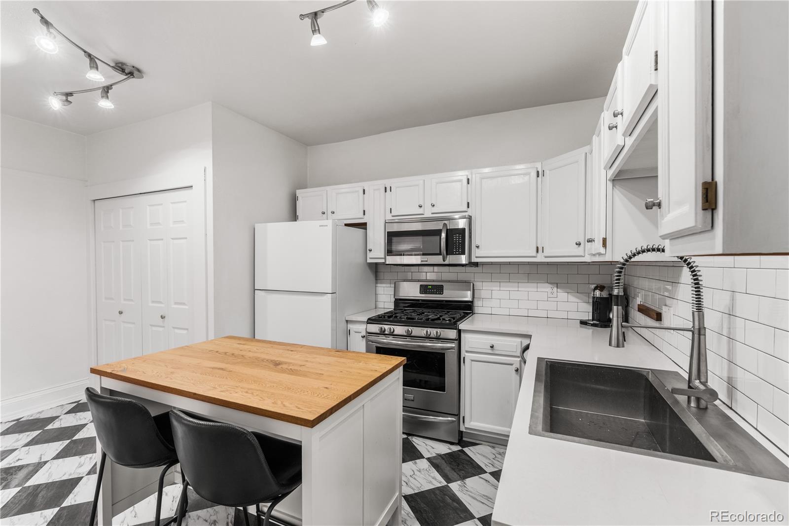 MLS Image #5 for 2465 w caithness place,denver, Colorado