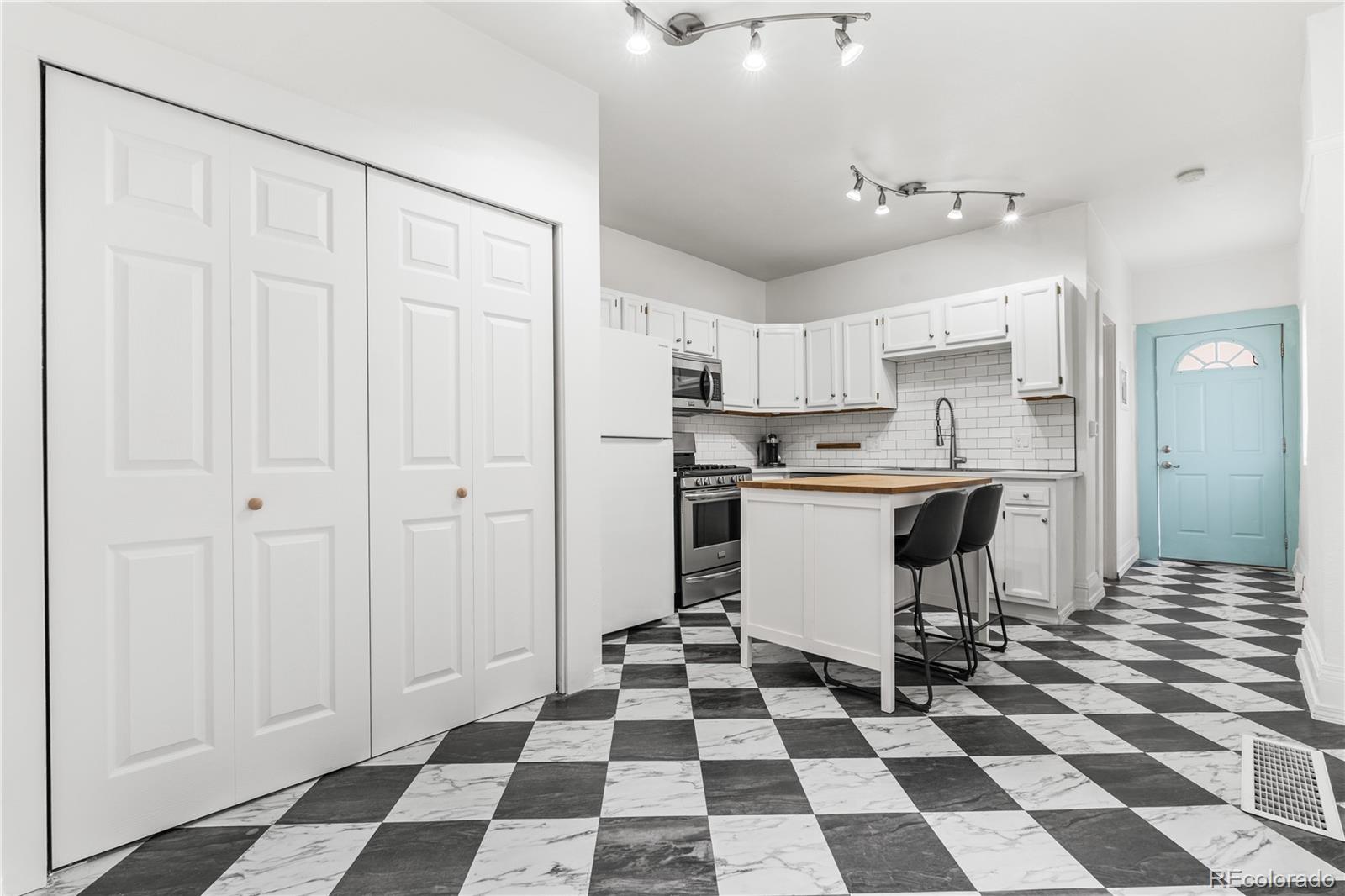 MLS Image #9 for 2465 w caithness place,denver, Colorado