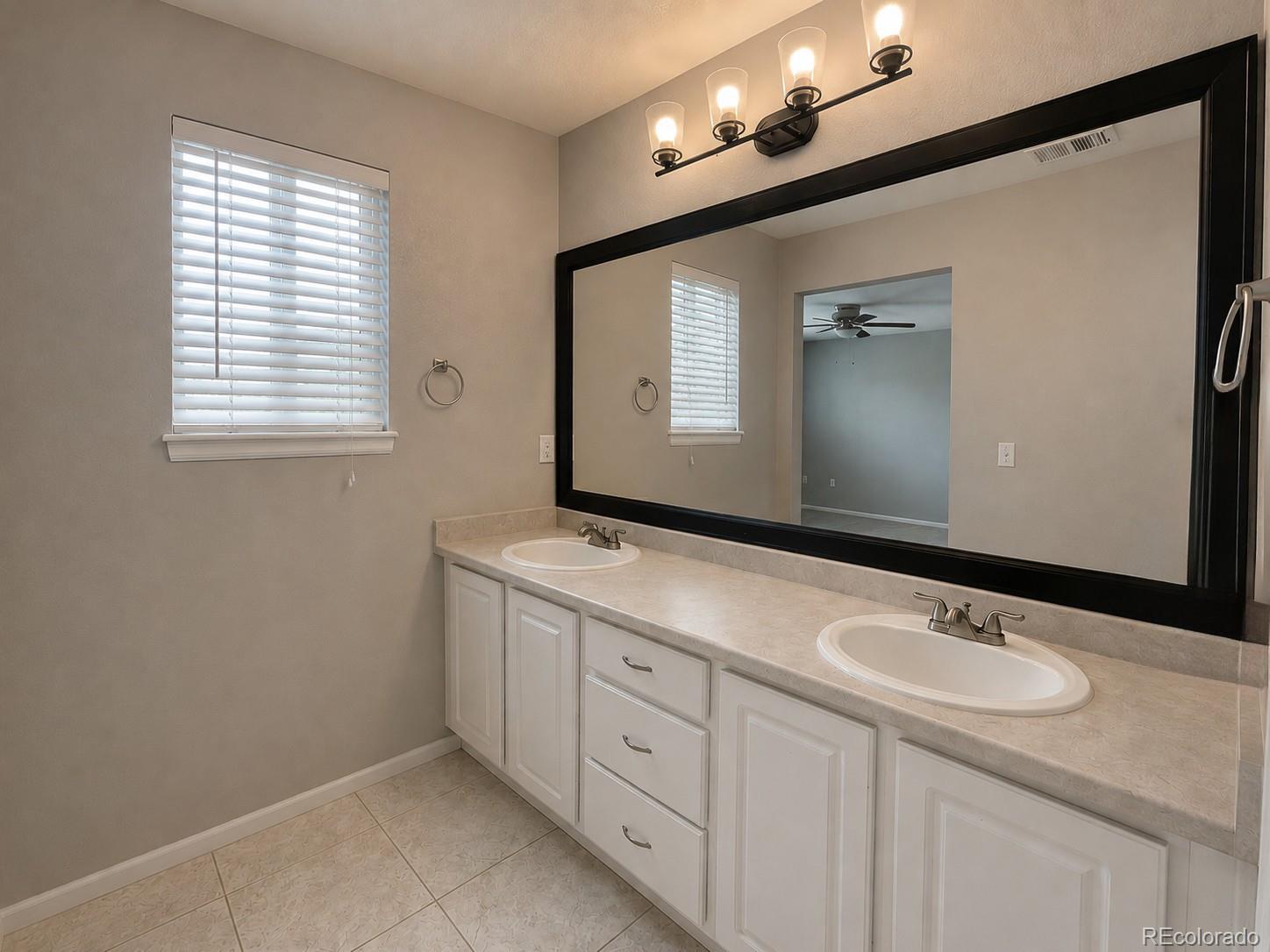 MLS Image #9 for 19472 e 59th place,aurora, Colorado