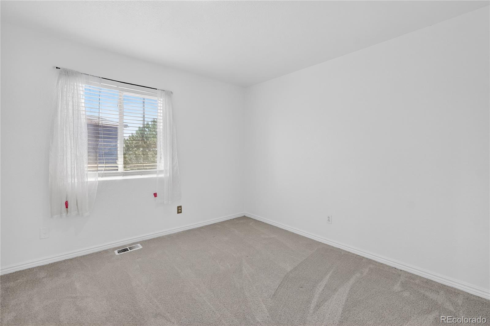 MLS Image #30 for 20604 e 38th place,denver, Colorado