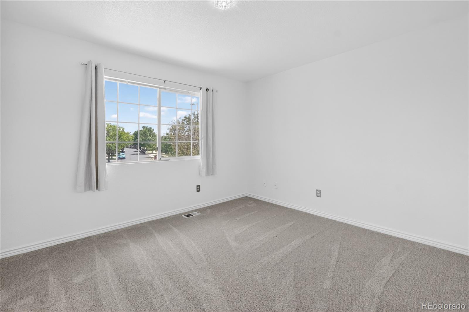 MLS Image #32 for 20604 e 38th place,denver, Colorado