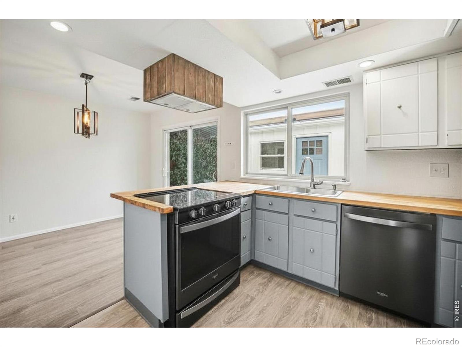 MLS Image #3 for 474 s carr street,lakewood, Colorado