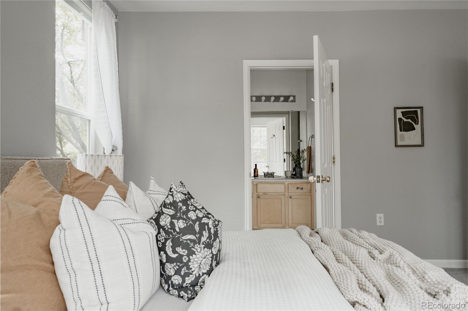 MLS Image #18 for 2598  syracuse street,denver, Colorado