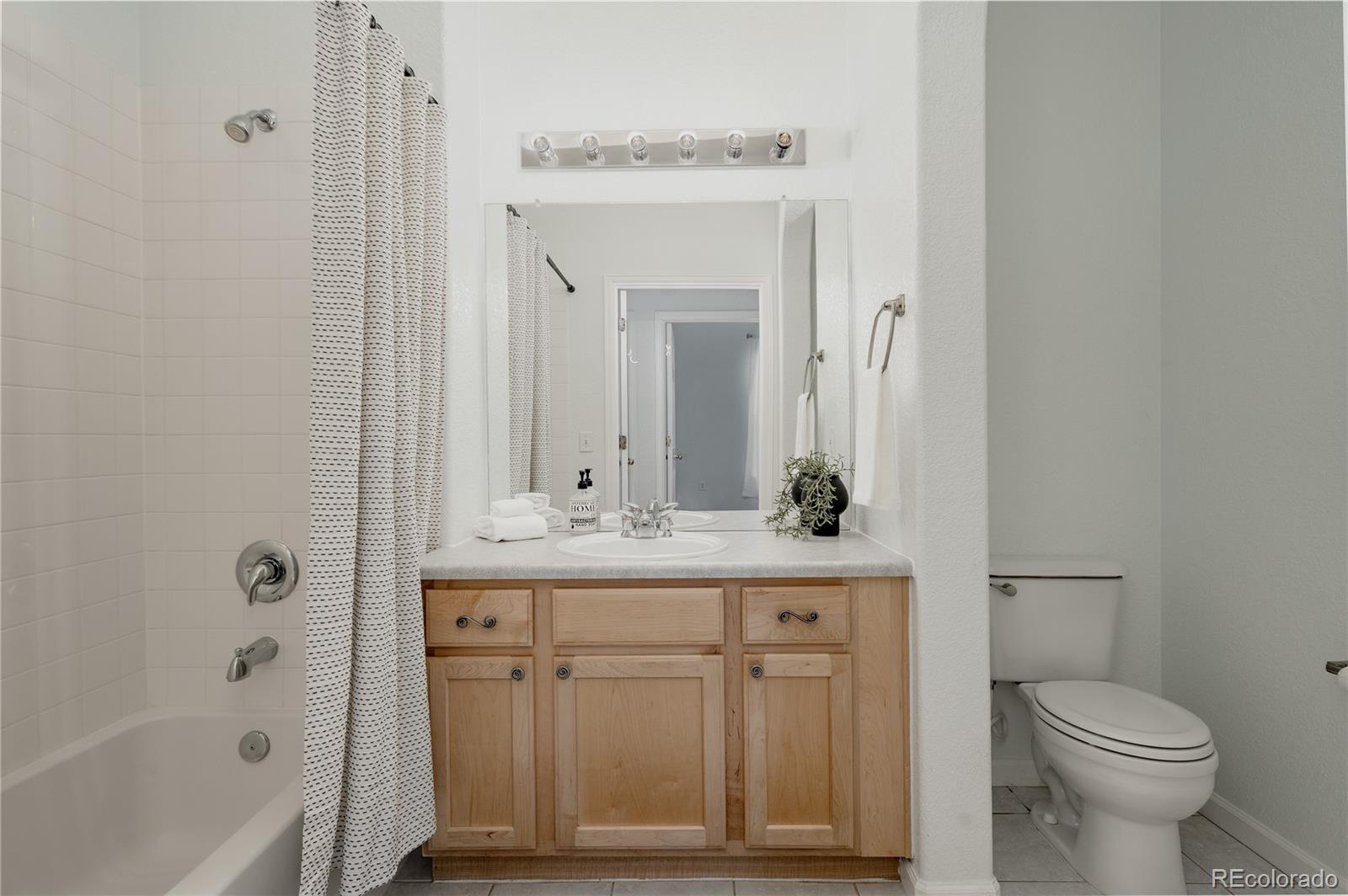 MLS Image #23 for 2598  syracuse street,denver, Colorado