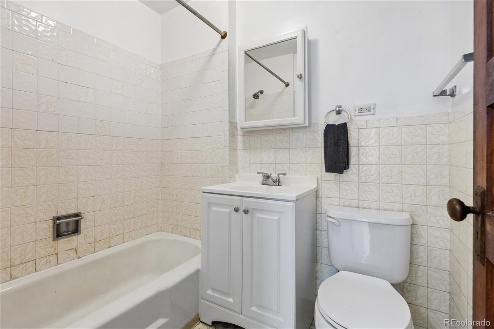 MLS Image #16 for 2111 s grant street,denver, Colorado