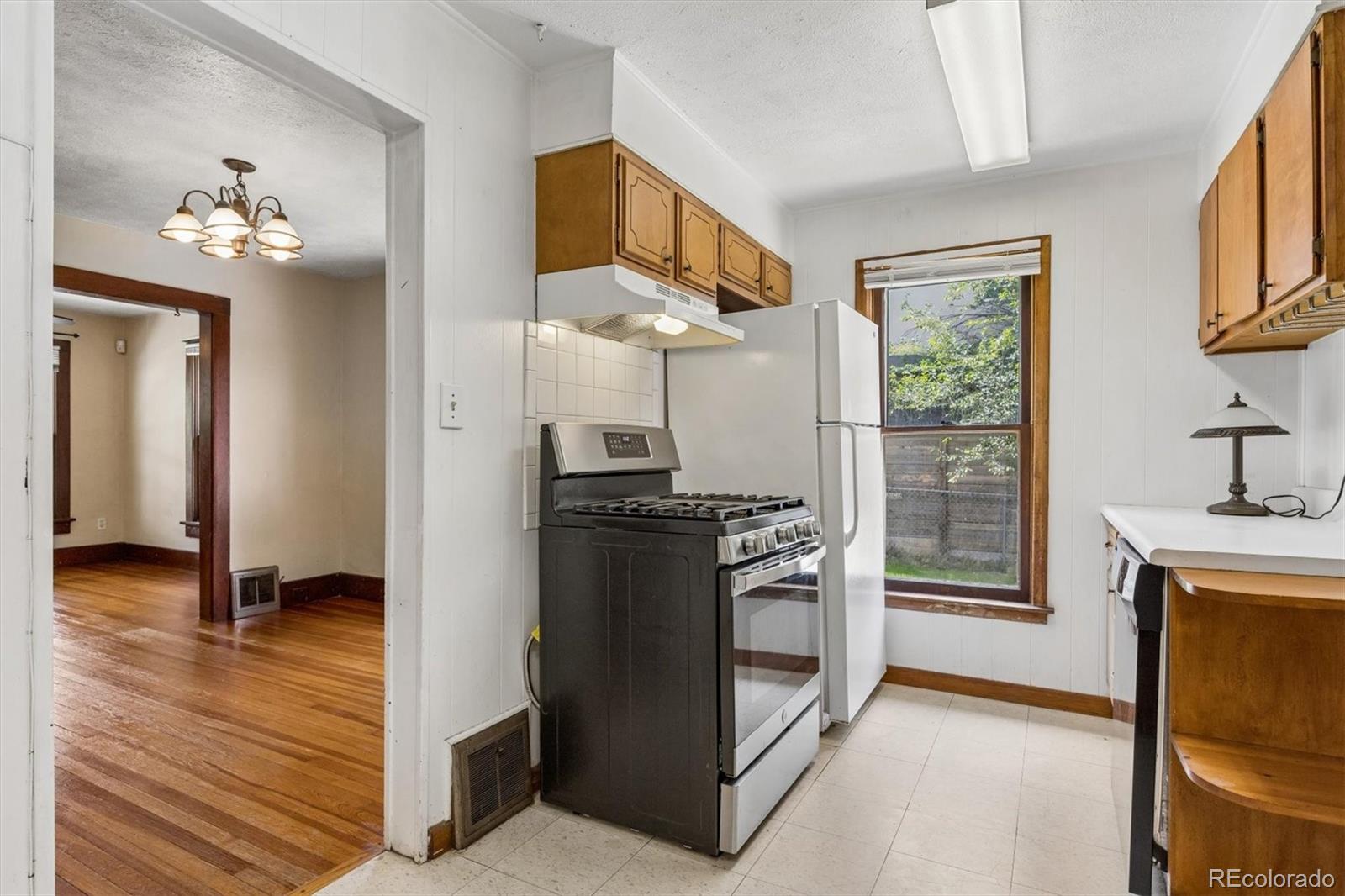 MLS Image #9 for 2111 s grant street,denver, Colorado