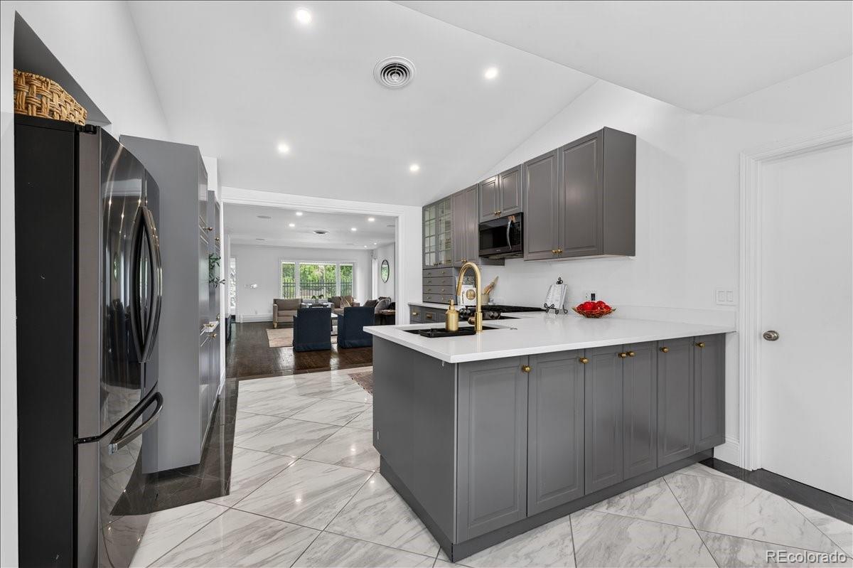MLS Image #16 for 301 s poplar street,denver, Colorado