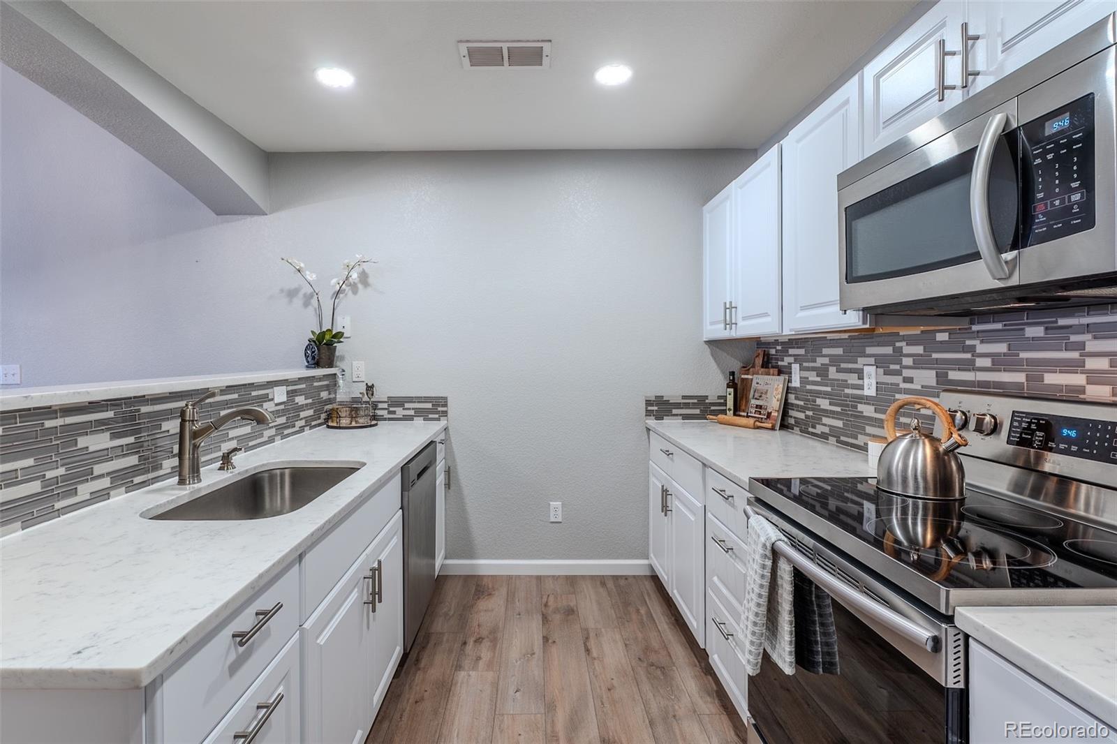 MLS Image #8 for 4271 s blackhawk circle,aurora, Colorado