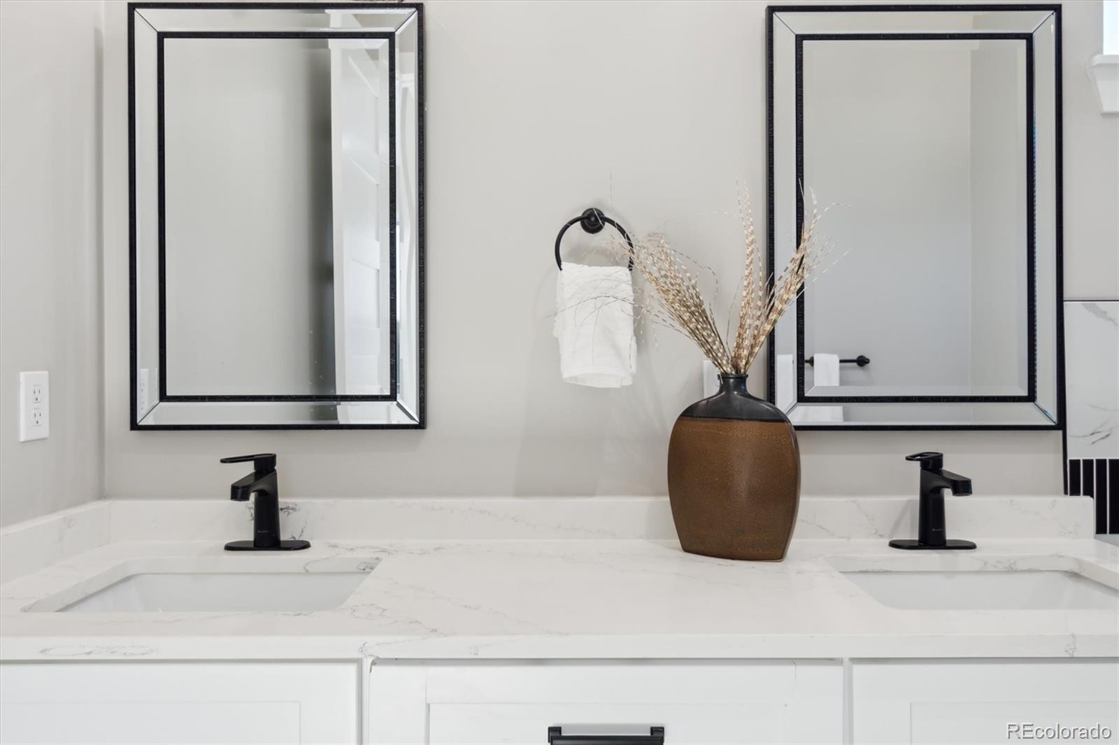 MLS Image #20 for 2317 s galapago street,denver, Colorado