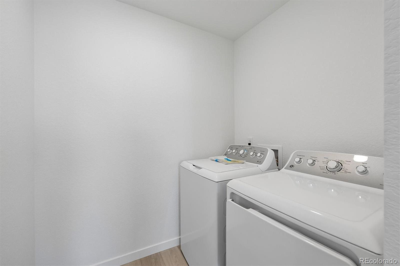 MLS Image #17 for 25294 e warren place,aurora, Colorado