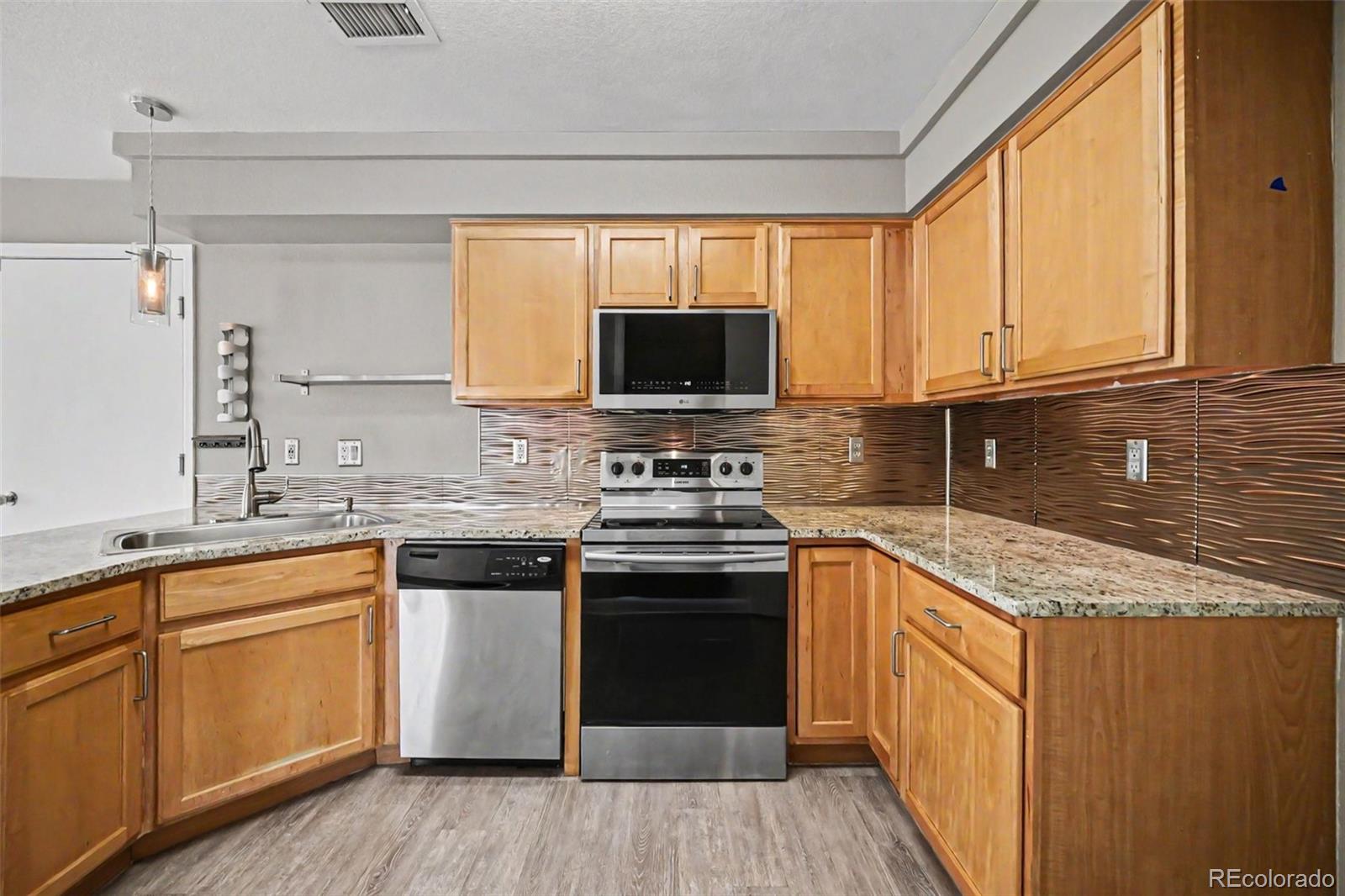 MLS Image #10 for 21532 e 47th avenue,denver, Colorado