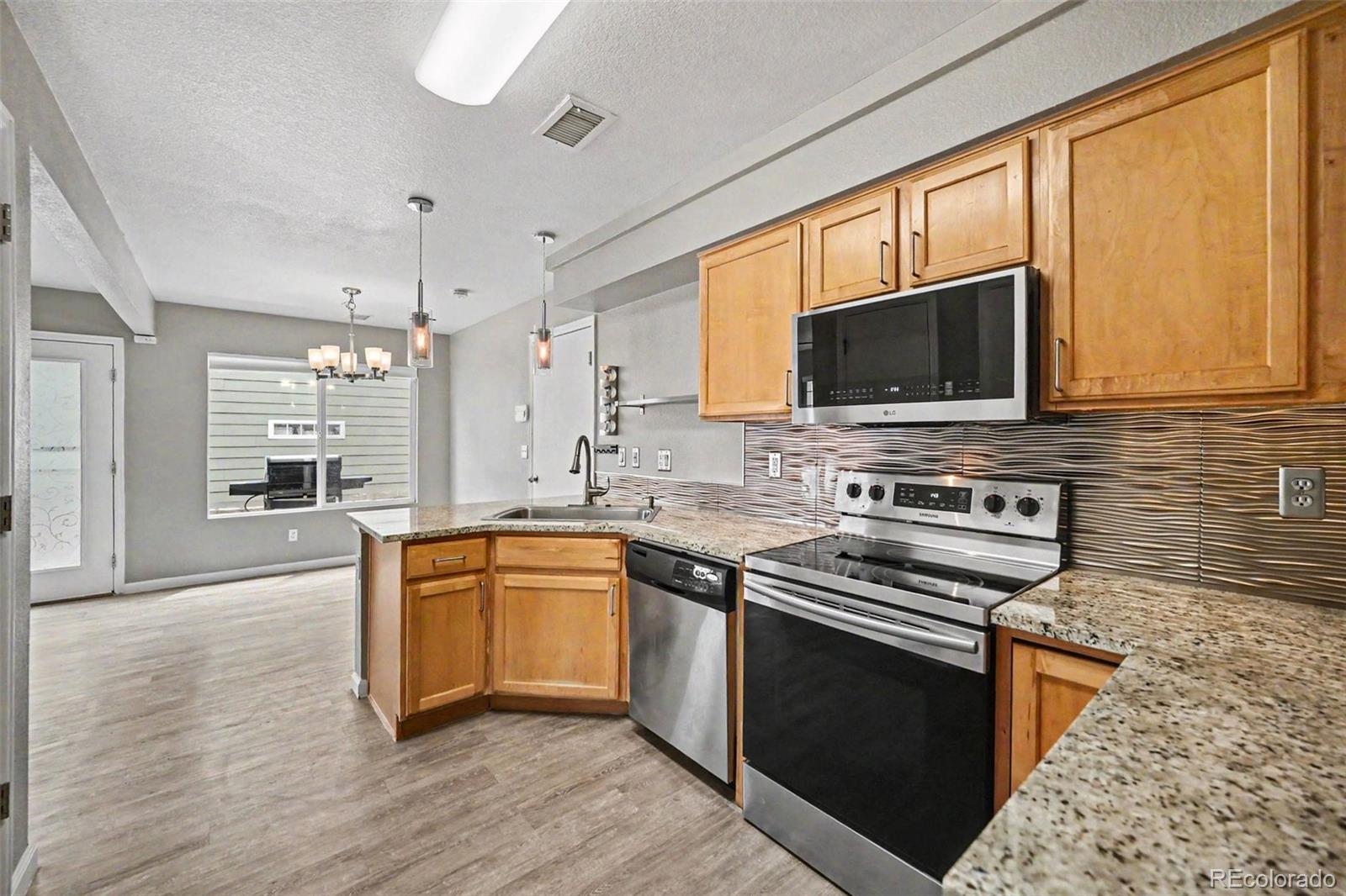 MLS Image #11 for 21532 e 47th avenue,denver, Colorado