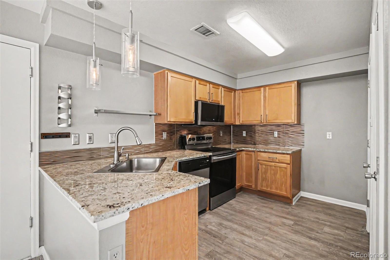 MLS Image #9 for 21532 e 47th avenue,denver, Colorado