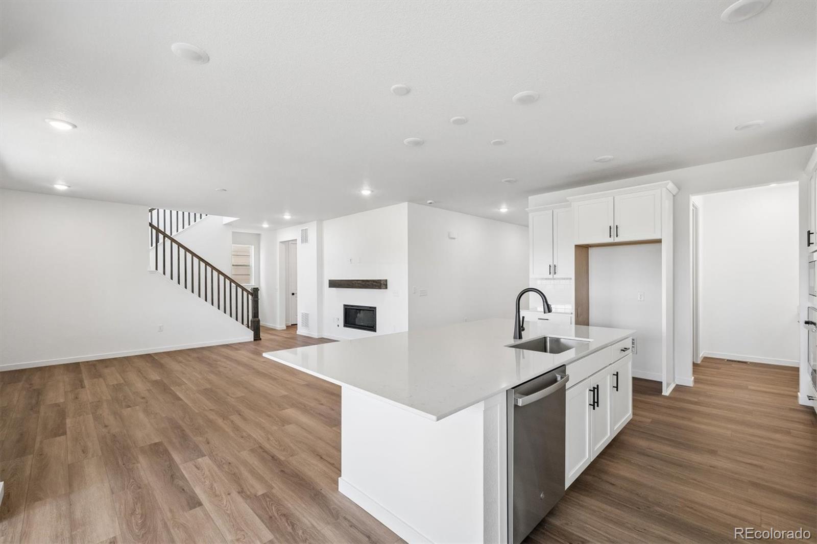MLS Image #6 for 25264 e warren place,aurora, Colorado
