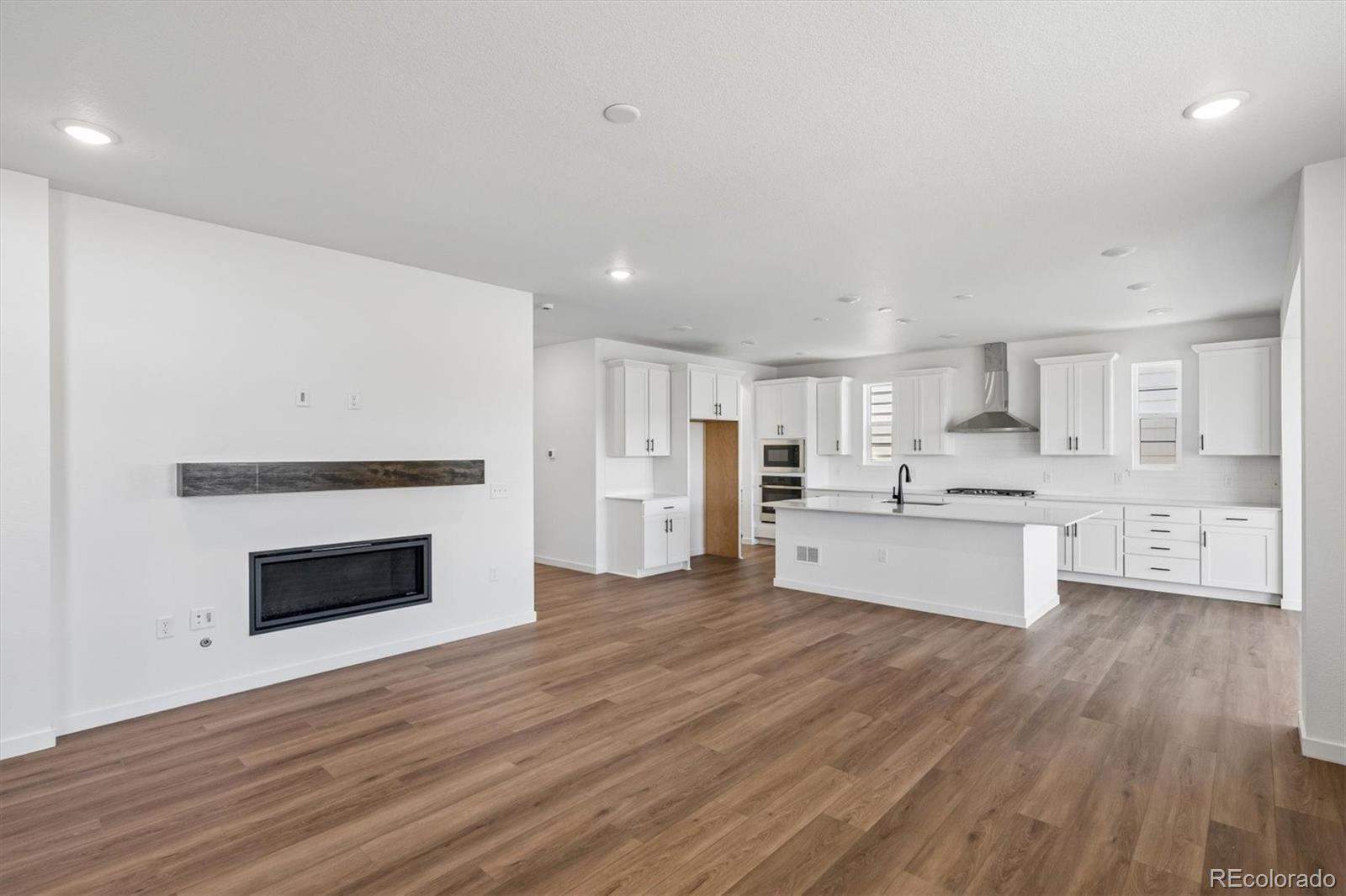 MLS Image #9 for 25264 e warren place,aurora, Colorado