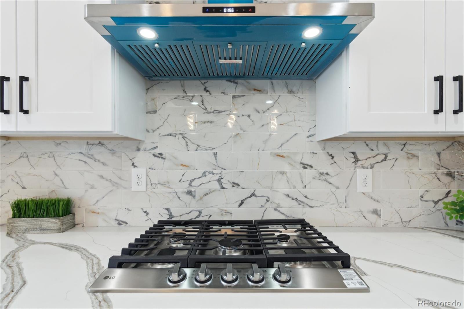 MLS Image #14 for 2321 s galapago street,denver, Colorado