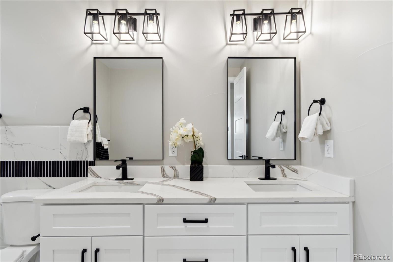 MLS Image #23 for 2321 s galapago street,denver, Colorado