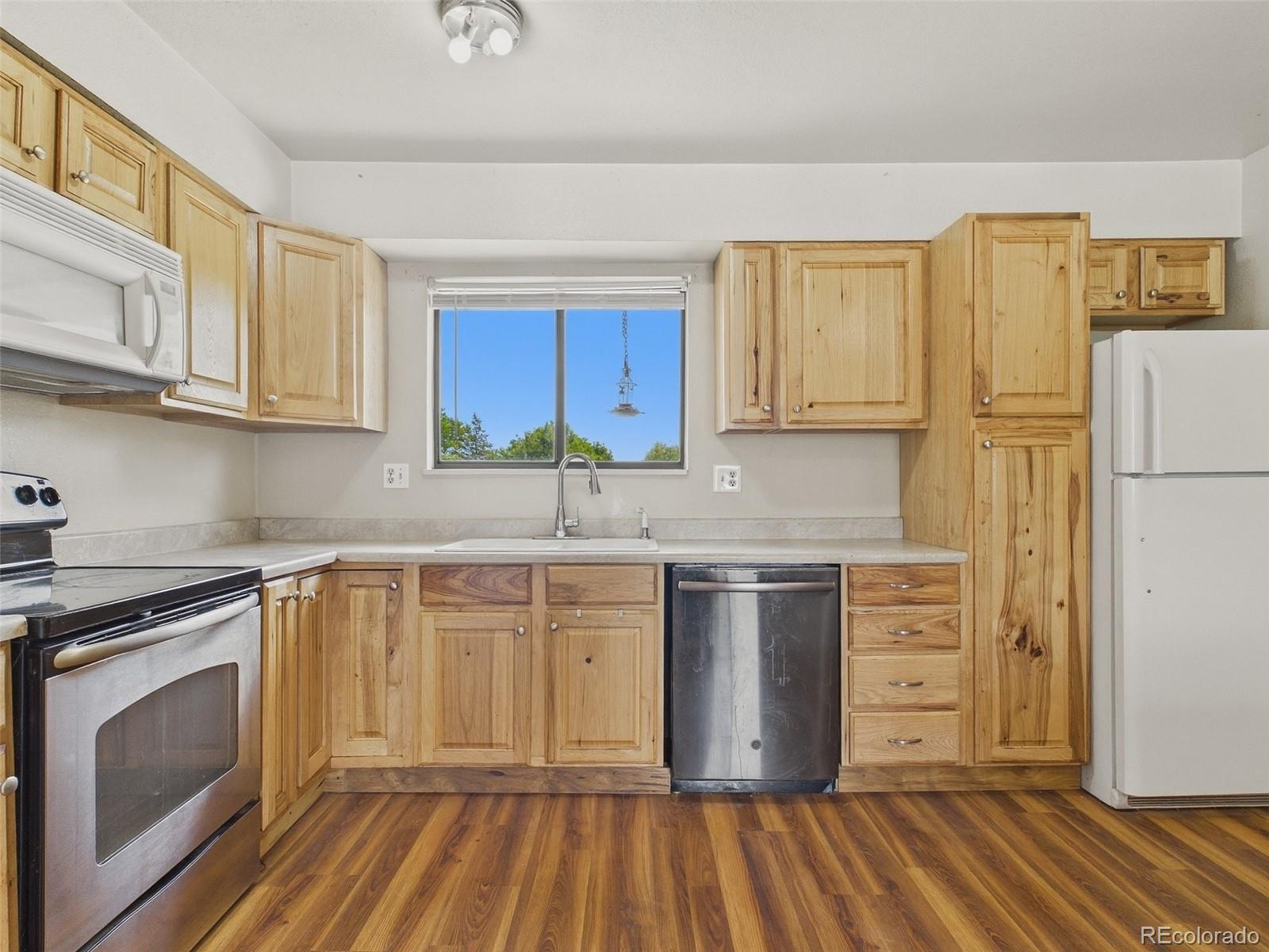 MLS Image #10 for 904 s uravan street,aurora, Colorado