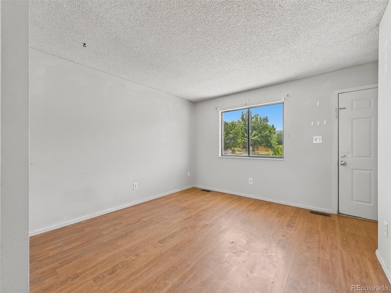 MLS Image #3 for 904 s uravan street,aurora, Colorado