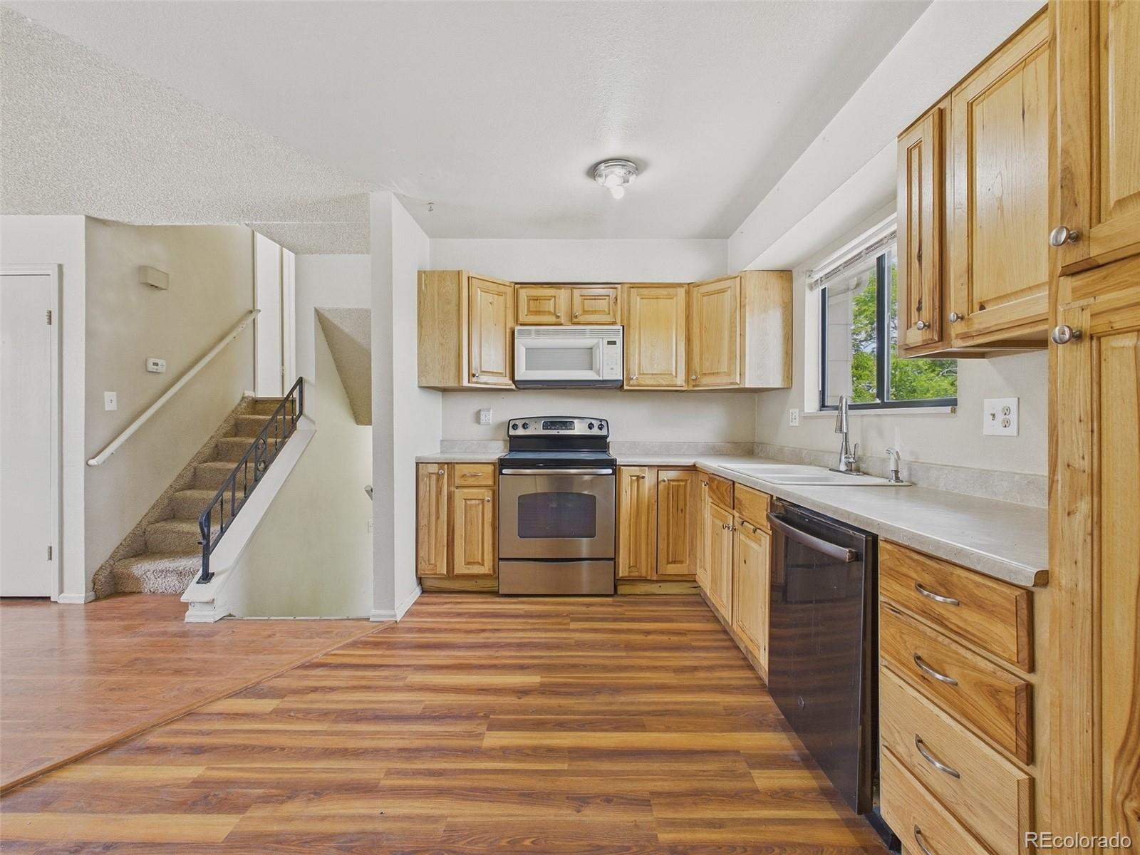 MLS Image #4 for 904 s uravan street,aurora, Colorado