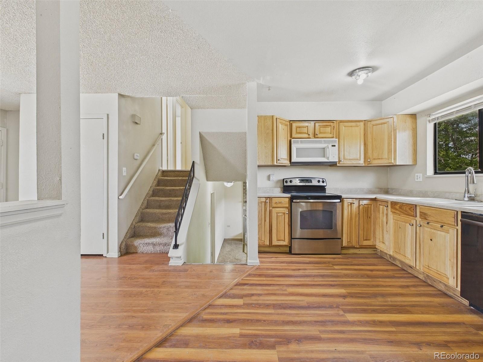MLS Image #6 for 904 s uravan street,aurora, Colorado