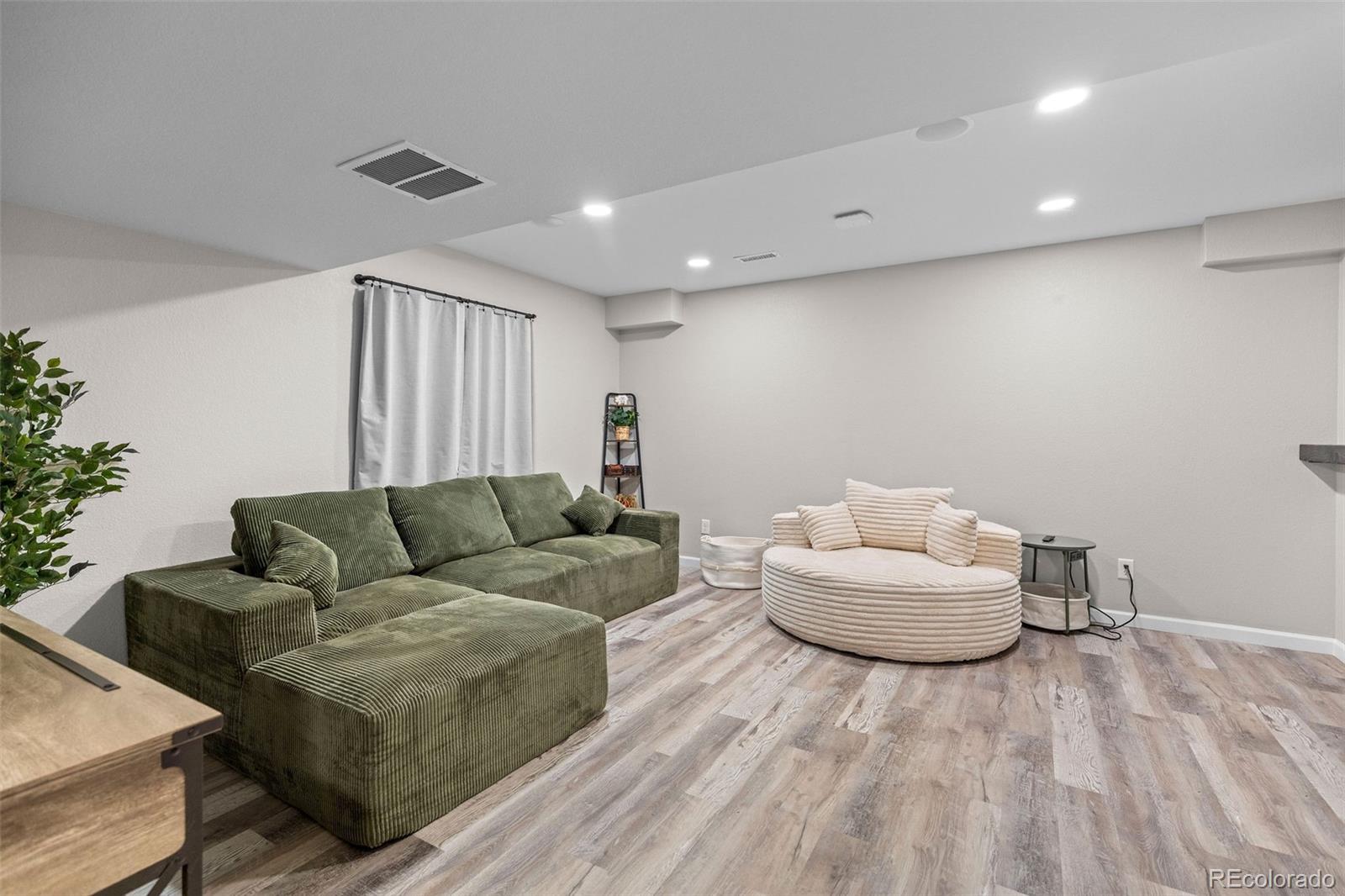 MLS Image #23 for 26361 e 5th place,aurora, Colorado