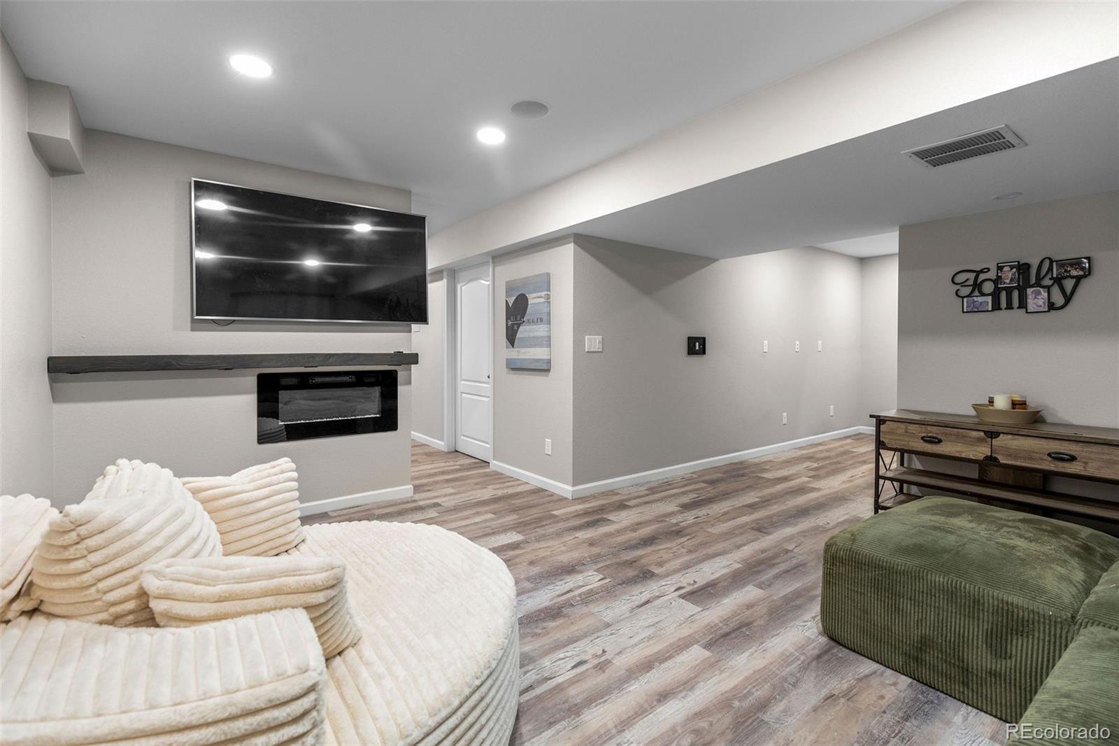 MLS Image #24 for 26361 e 5th place,aurora, Colorado