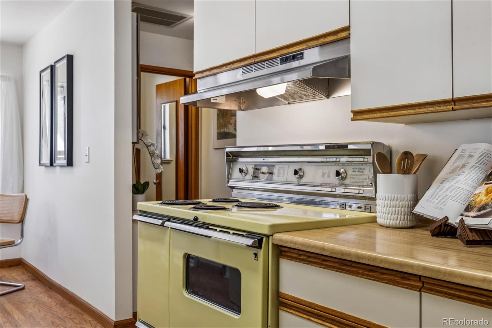 MLS Image #11 for 1578 s jasmine street,denver, Colorado