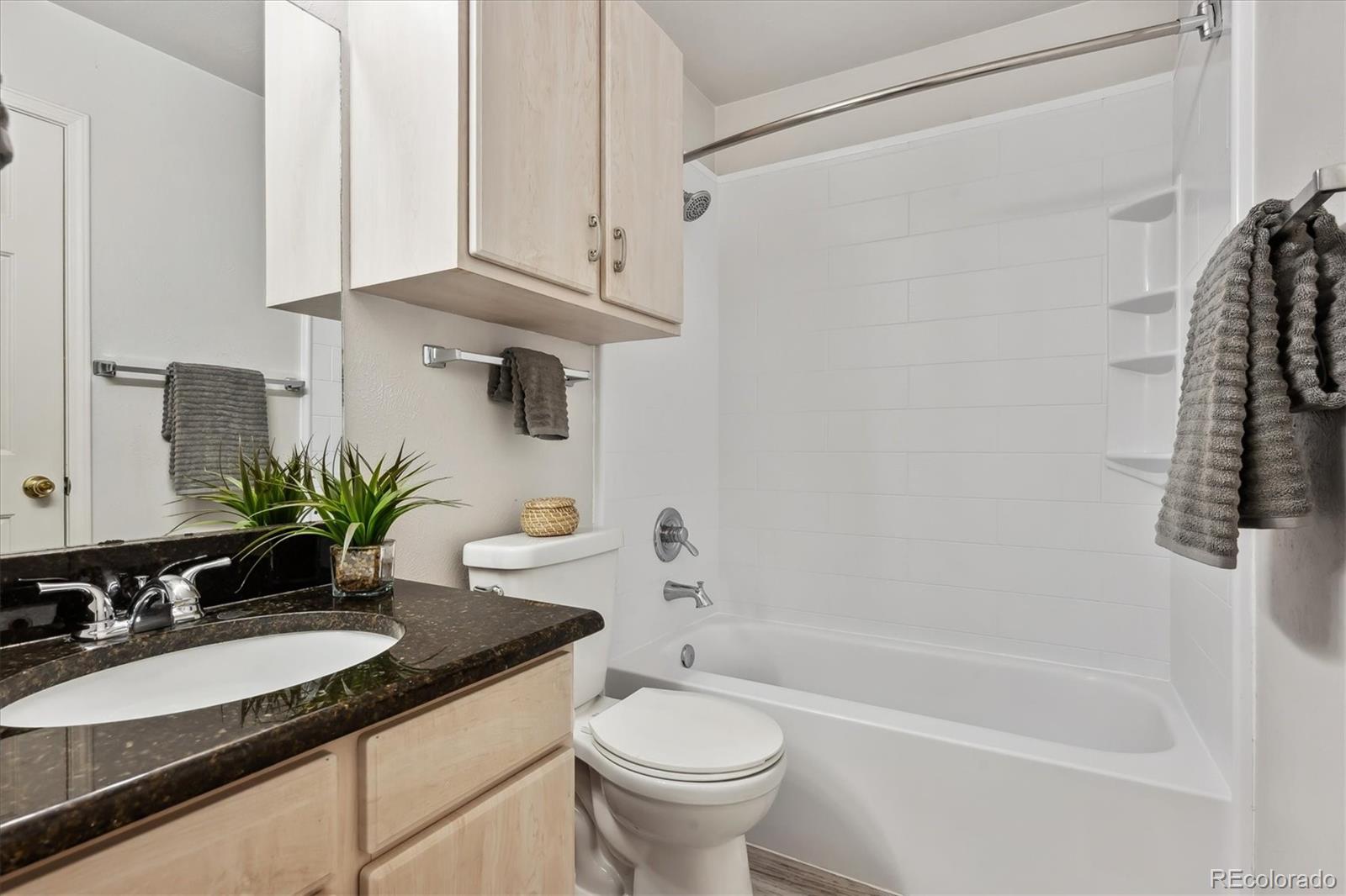 MLS Image #13 for 4804 e kentucky avenue,denver, Colorado