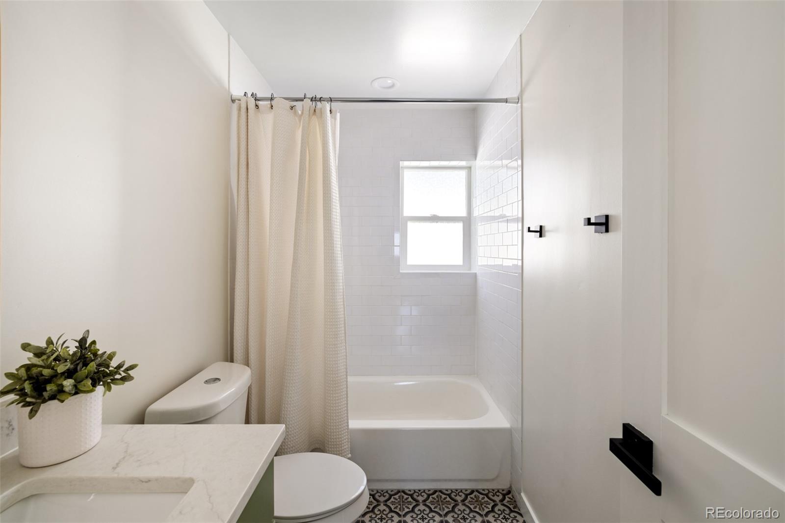 MLS Image #17 for 351  elm street,denver, Colorado
