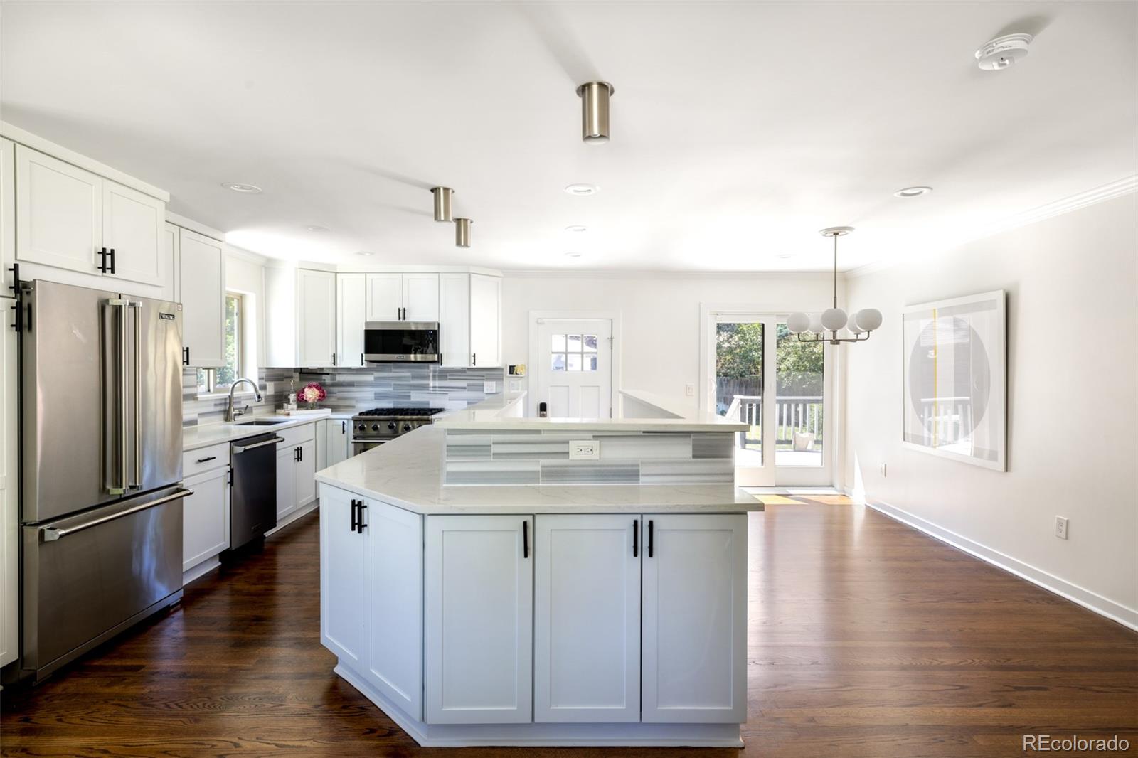 MLS Image #7 for 351  elm street,denver, Colorado