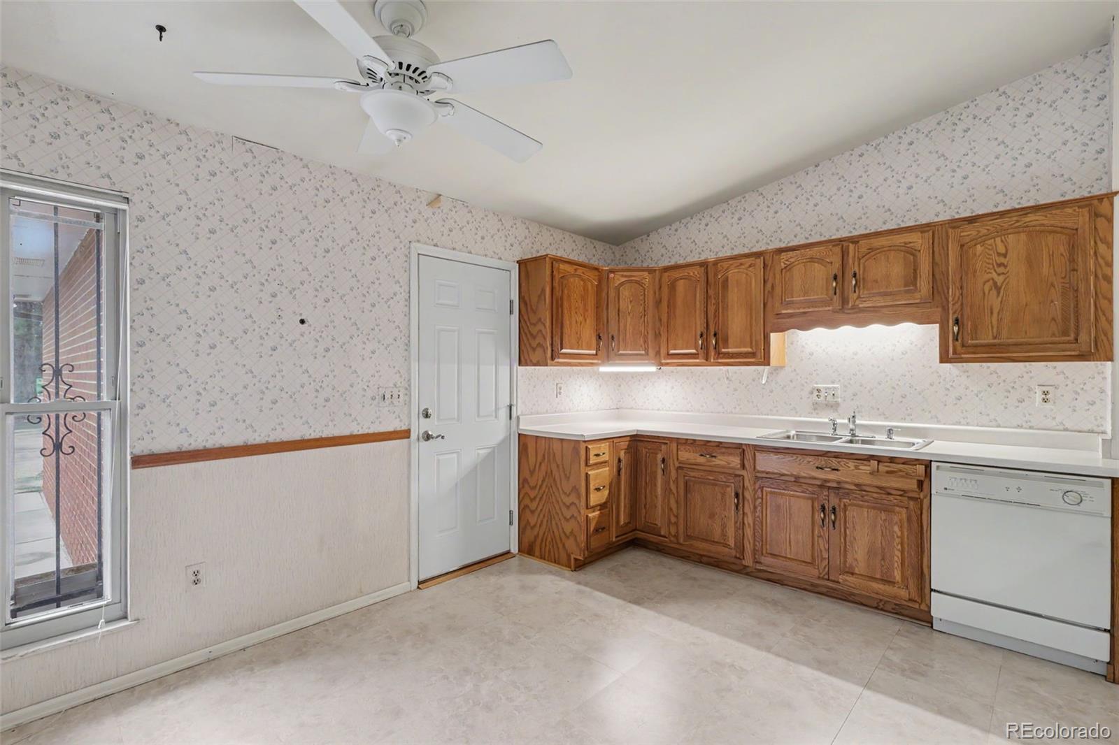 MLS Image #11 for 538  lakewood circle,colorado springs, Colorado
