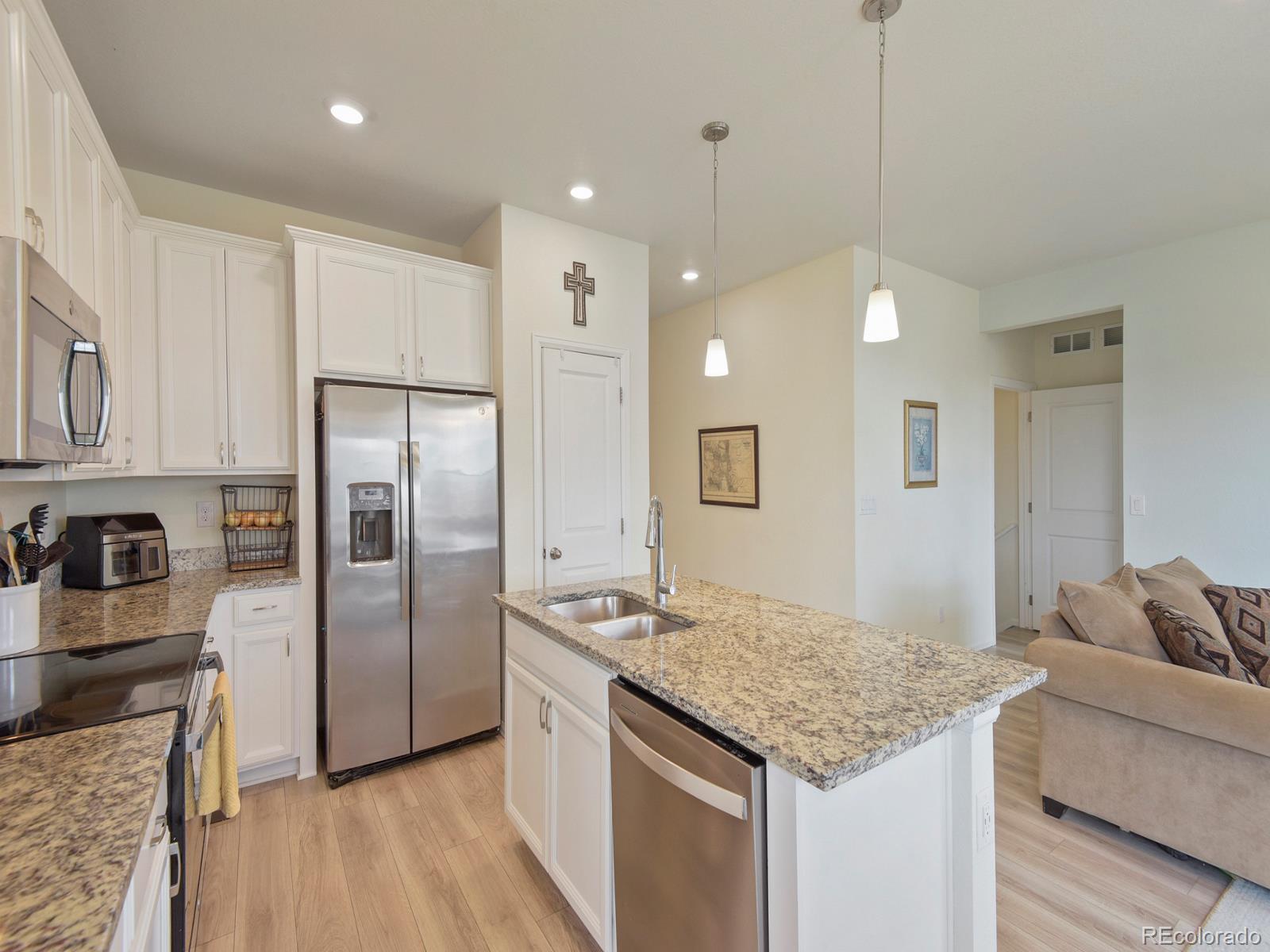 MLS Image #3 for 924  peach leaf lane,elizabeth, Colorado