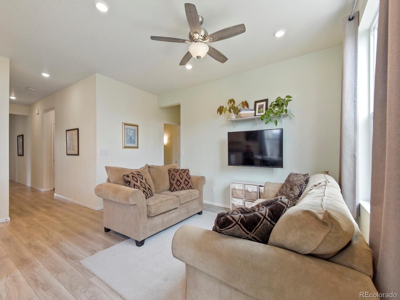 MLS Image #5 for 924  peach leaf lane,elizabeth, Colorado