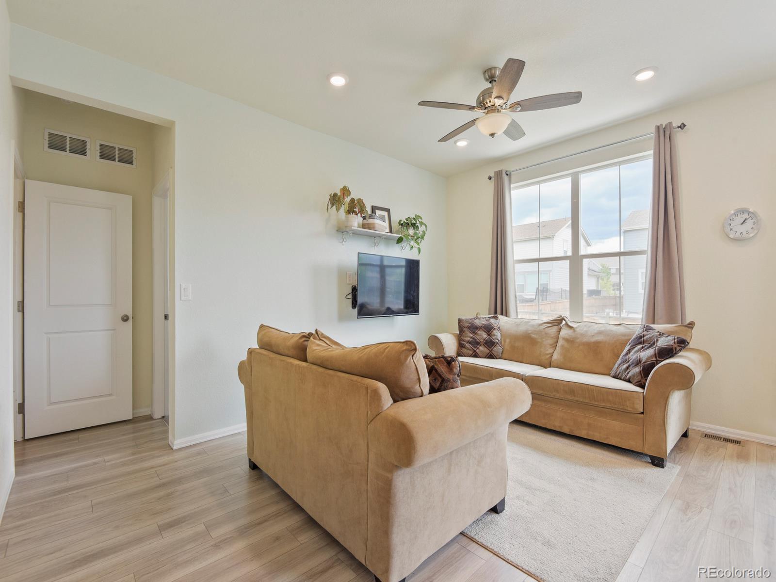 MLS Image #6 for 924  peach leaf lane,elizabeth, Colorado