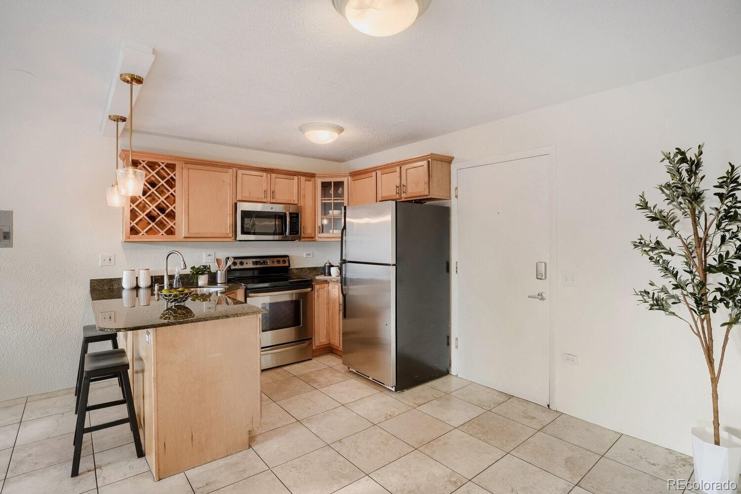 MLS Image #2 for 909 n logan street,denver, Colorado