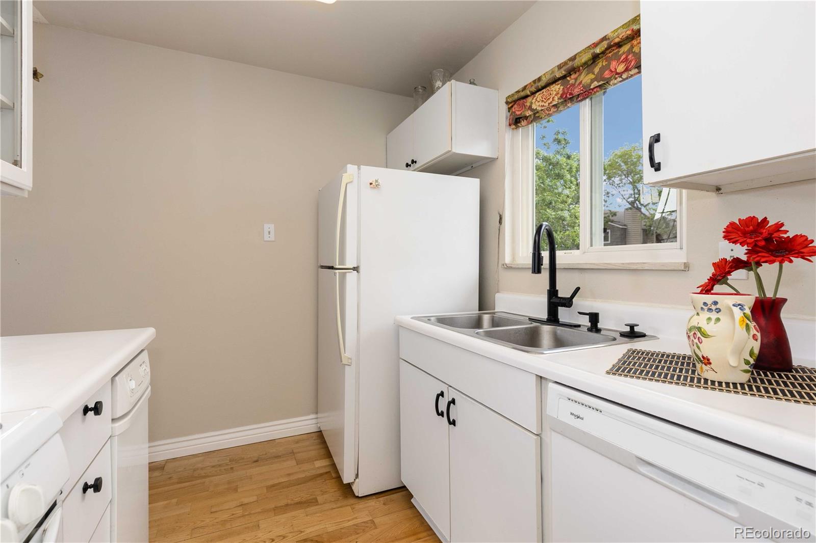 MLS Image #10 for 6650 e arizona avenue,denver, Colorado