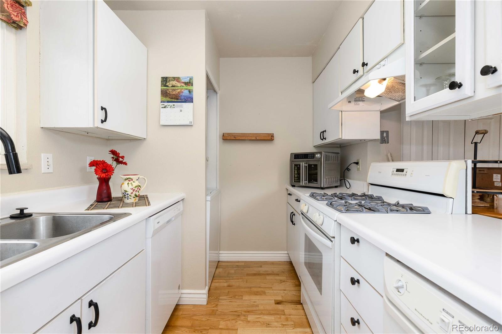 MLS Image #9 for 6650 e arizona avenue,denver, Colorado