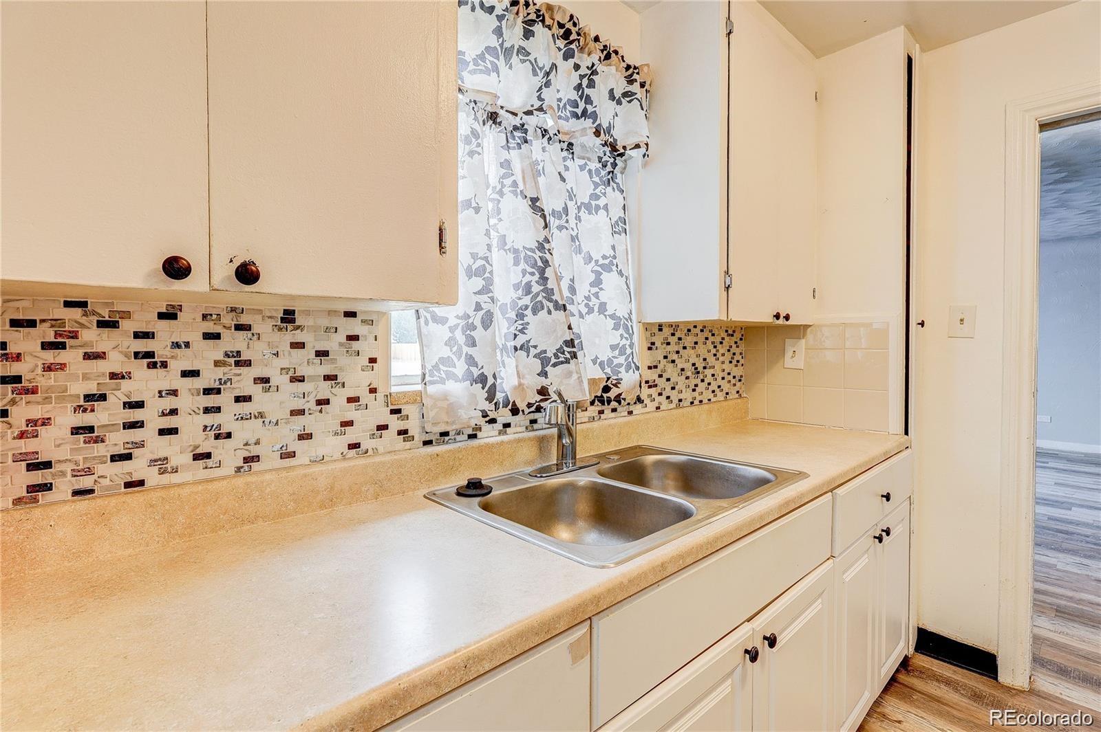MLS Image #4 for 3398  newport street,denver, Colorado