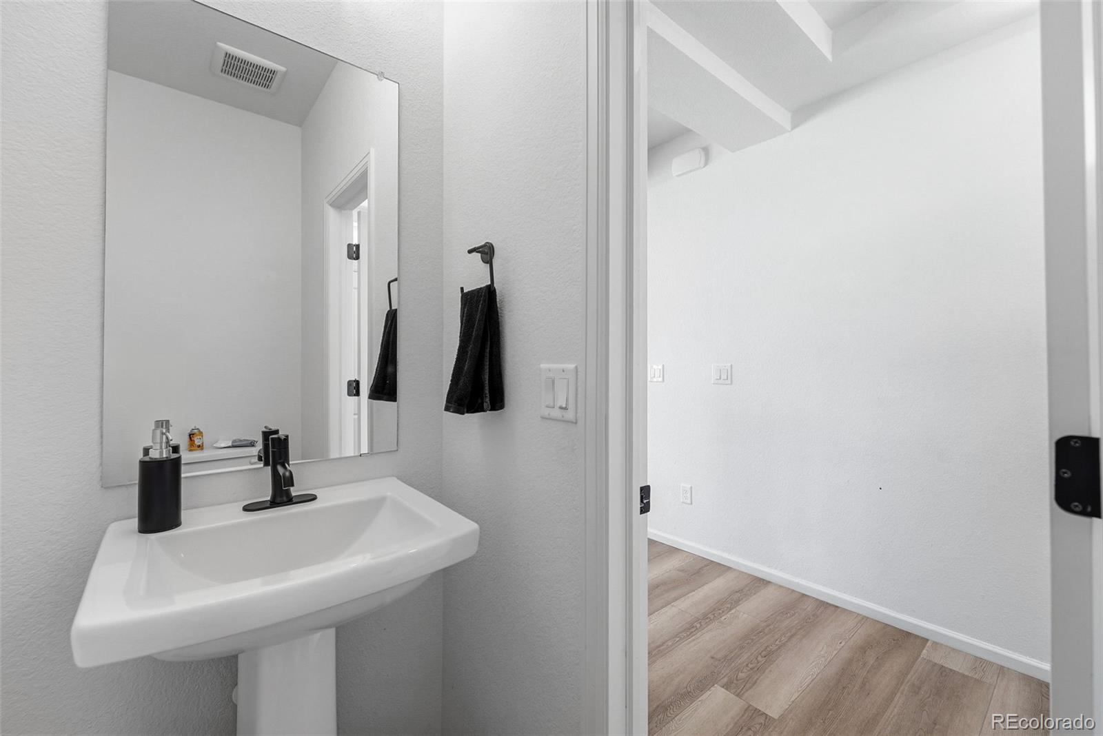 MLS Image #9 for 4130 n quatar court,aurora, Colorado